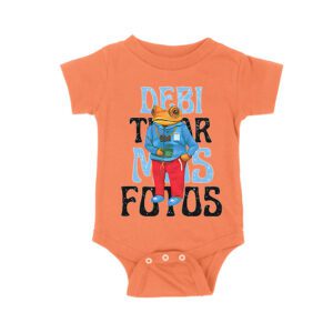 Debi Tira M?s Fotos Graphic T-Shirt, Trendy Design, Comfortable Cotton Tee, Cool Style for Music and Fashion Lovers Unisex Baby Jersey