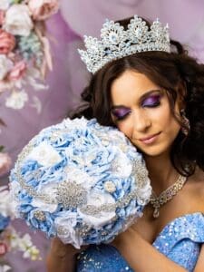 Quinceanera cinderella bouquet 9 inches - Image 2