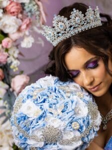 Quinceanera cinderella bouquet 9 inches - Image 3