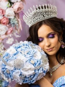 Quinceanera cinderella bouquet 9 inches - Image 4