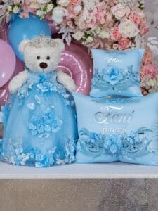 Light blue quinceanera paquetes of Money Card Box, Glass, Teddy Bear, pillows set and bouquet 9 inches - Image 2